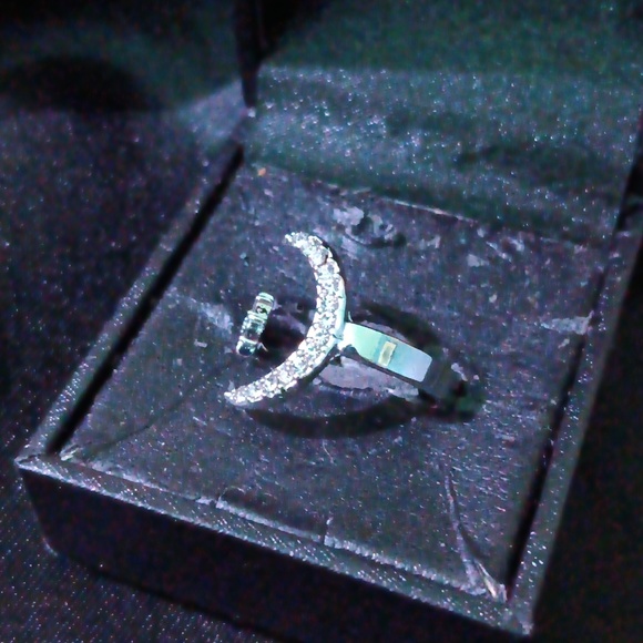 Fashion Ring - Picture 2 of 4